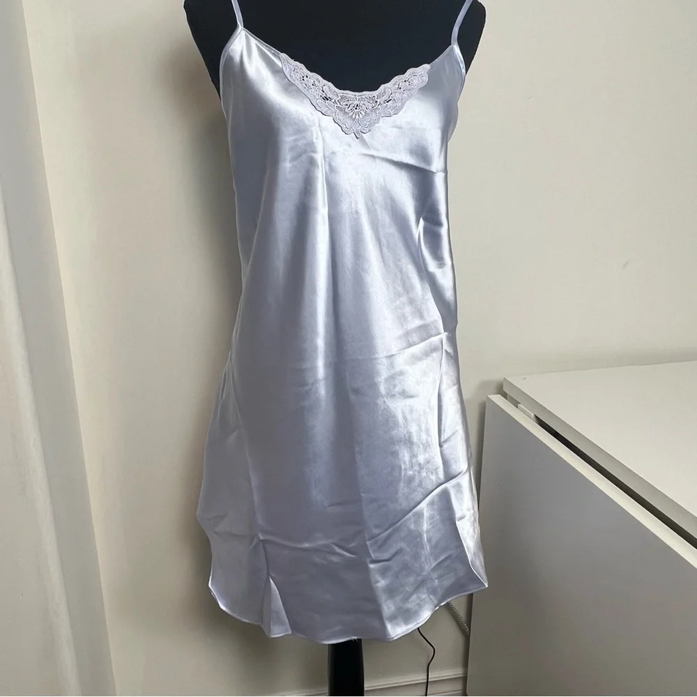 Vintage Gloria Vanderbilt Intimates | 2-Pc lilac Satin Chemise(l) & Robe(m) Set - Picture 3 of 13